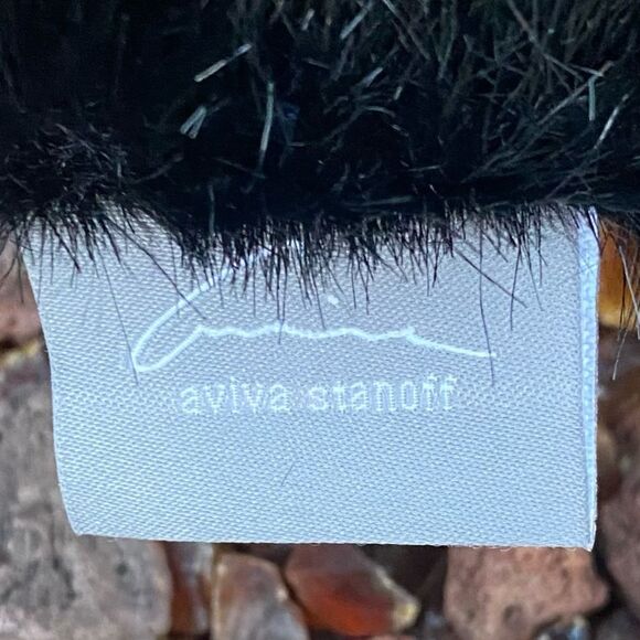 NWOT New Aviva Black Faux Fur Textured Luxury Accent Decorative Pillow - Picture 2 of 3